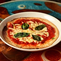 満足感にあふれる自慢のピザ