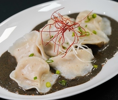 黒胡麻水餃子