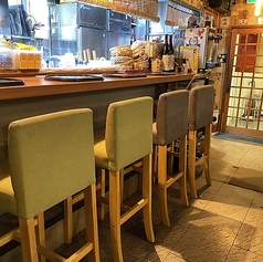 料理工程が目の前で見れる唯一の席。大将との会話も楽しめます。