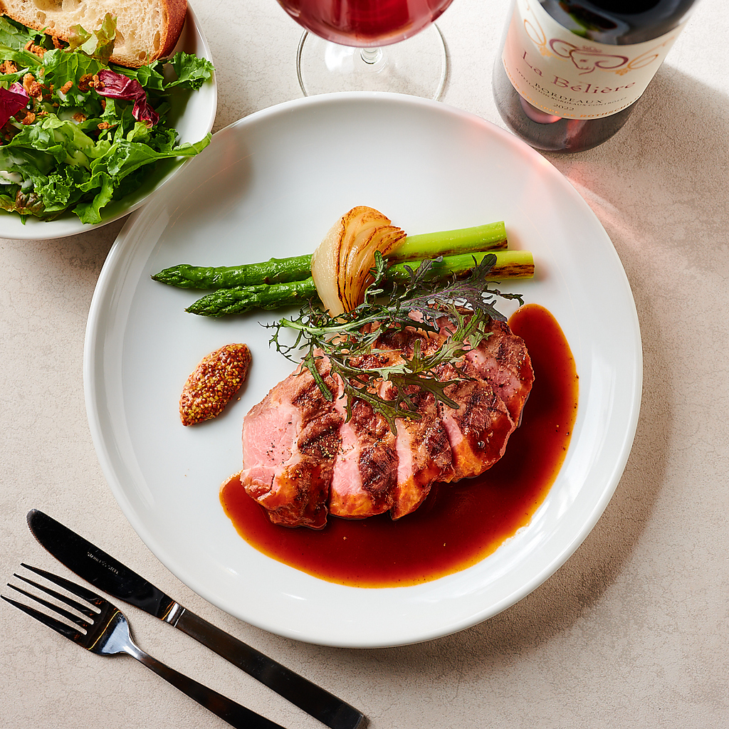 中野の喧騒から一歩足を踏み入れた路地裏に佇む、大人のための隠れ家イタリアン。