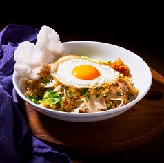 3:オムライスまたはピラフから、1品をお選びください