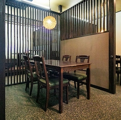 2~4名様までご利用いただけるテーブル席ご用意しております。