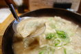 福岡名物【豚骨炊き餃子】はご存知ですか？？スープの仕込みは3日間かけて♪丹精込めてご提供！海鮮やお肉など、新鮮で美味しい料理が楽しめます♪
