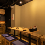 女子会にもおすすめ♪明るく開放的な店内で、木の温もりを感じながら、トークに花を咲かせましょう。