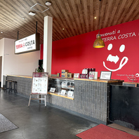 赤い看板とロゴが目印！おしゃれな空間で本格イタリアン