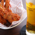 【SORACHI1984専用ビールサーバー】こだわりの鶏料理をさらに引き立てるため、SORACHI1984専用のビールサーバーを完備しております。伝説のホップが生み出す凛とした香りと深みのある味わいを、最高の状態でグラスに注ぎます。