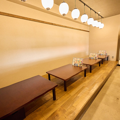 お座敷のテーブル席4名席を4席ご用意しております。最大5名までテーブルを囲むことが可能です◎