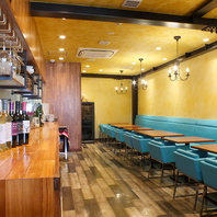 ハワイアンブルーが映える開放的空間