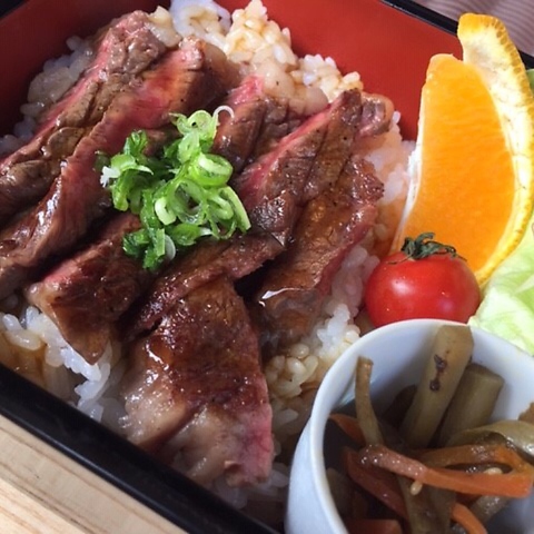 カフェ&レストラン hanakago はなかご