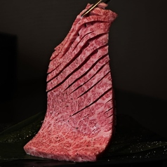 ≪とろけるように広がる上質な旨味・甘味≫見た目も華やかでハレの日のご利用に最適◎”栄特上網ロース”の写真