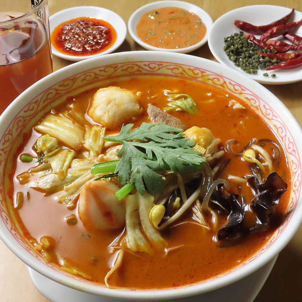 麻辣湯は旨味と辛味の絶妙なバランスが光る一杯！食べ進めれば進めるほど幸せが広がる美味しさです♪