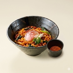 ゴマ薫る濃厚汁なし担々麺