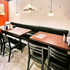 テーブル席は繋げることも可能ですので最大横一列で12名様まで着席できます！