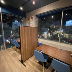 【肉山 高崎】にはテーブル席が4席ございます。