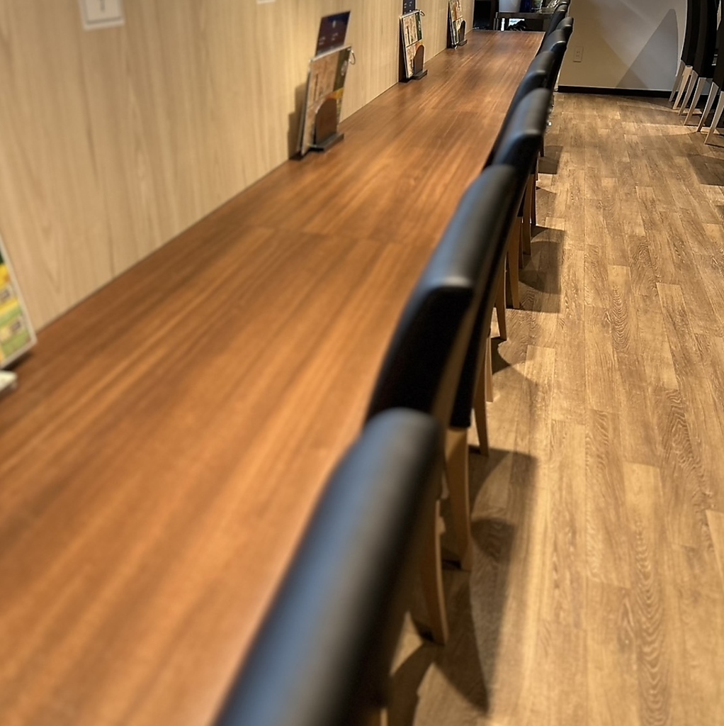 お1人様で気軽にご利用頂けるカウンター席もございます。ふらりと立ち寄ってサク飲み♪にピッタリ。