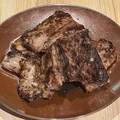 料理メニュー写真 炭まかせの骨付きカルビ
