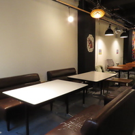 ゆったりとしたソファ席も