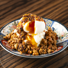 半熟玉子と麻辣ポテサラ