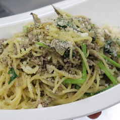 鴨挽肉と土ごぼうのラグーパスタ