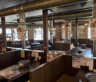 女子会や仕事帰りの一杯など使い勝手抜群なテーブル席