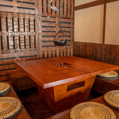 テーブル席2名、もしくは8名でのご利用ができます♪