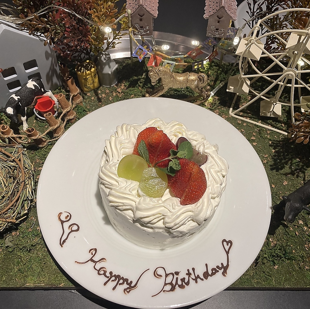 ホールケーキ4号 直径約12センチ（コースのデザートを変更1500円、単品2000円）