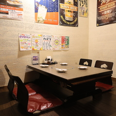 4名×4卓ございます。お部屋には呼び出しベルも完備！自転車のベルが呼び出しベルになっているときも！？笑