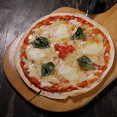 マルゲリータ（モッツァレラ、トマト、バジル）