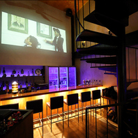 フロアごとに表情が変わる店内