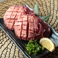 三陸産殻牡蠣×肉寿司×日本酒の創作料理をコースでお得にお愉しみ下さい。飲み放題は充実のラインナップ♪宴会・歓迎会・送別会など様々な用途でご利用下さい♪メッセージ付のサプライスデザートもご用意出来ますので誕生日会で是♪"YAGURA"の人気メニューが気軽に楽しめる飲み放題付コースは　3000円～♪