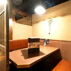 プライベートな4名様用個室。女子会や合コン、会社の宴会等様々なニーズにご利用いただけます。店内でごゆっくりと宴会を楽しんで頂けます。お得な飲み放題付き宴会コースやクーポンもお見逃しなく♪大井町での飲み放題・宴会なら土間土間 大井町店に是非お任せ下さい。