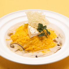 白いオムライス～ポルチーニ香る茸クリームソース～