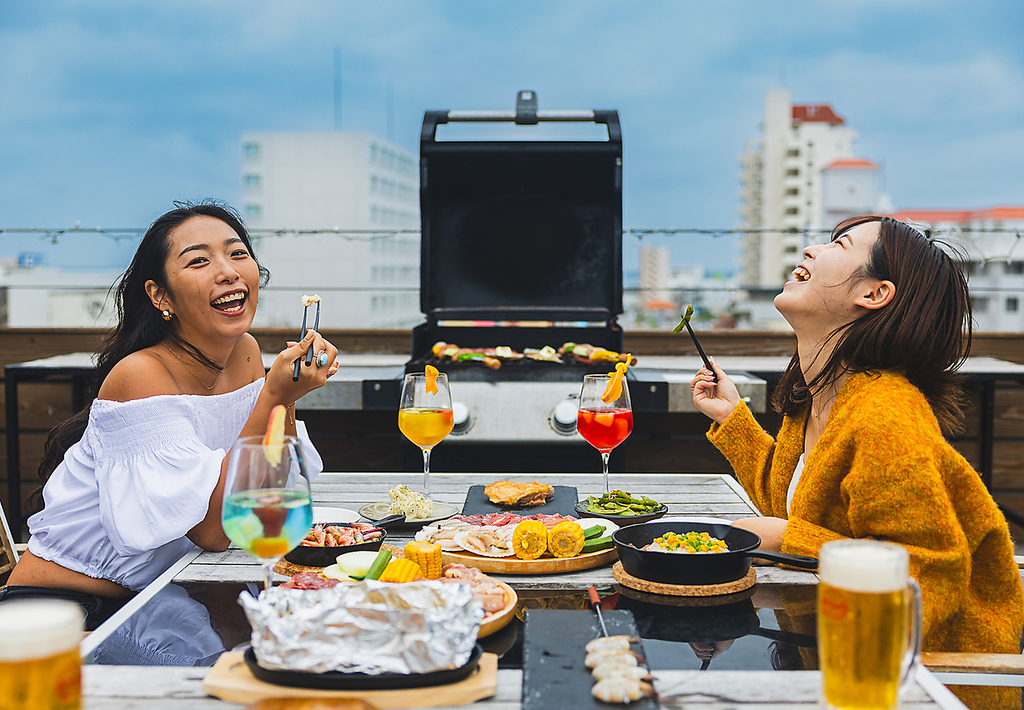 夕陽と石垣牛BBQ！絶景テラスで乾杯