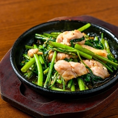 空芯菜とせせりの鉄板焼き