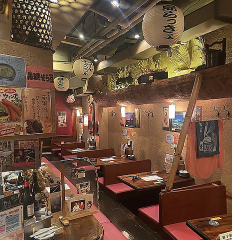暖かい沖縄の雰囲気に包まれた店内でお料理とお酒をお楽しみください♪