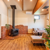 お酒好きが集う大人の空間