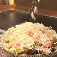 チーズの誘惑 とろける温玉シーザーサラダ