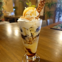 なめらかプリンのほうじ茶パフェ