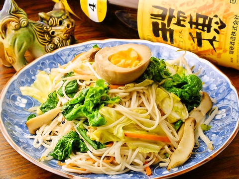 野菜や玄米中心のヘルシー沖縄料理♪