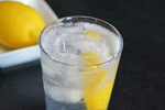 自家製レモネードは、アルコールの苦手な方にも嬉しいノンアルコール。蜂蜜とレモンの風味が自慢です