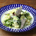 料理メニュー写真 牛タンとアボカドのサラダ仕立て 白バルサミコソース