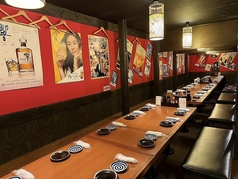 30名様ご利用いただけるお座敷の席です。テーブル間の仕切りがなく、空間が広くて、より雰囲気を盛り上げやすい長テーブルとなっております。