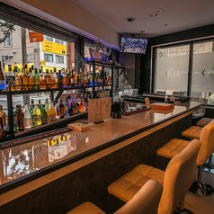 グループでの貸切利用にも対応しており、気兼ねなく盛り上がれるプライベートな空間を実現。仲間との集まりや職場の打ち上げ、特別な日のパーティーにもおすすめ。店内設備も自由に使え、シーンに合わせた演出がしやすいのも魅力です。