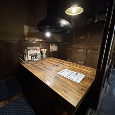 4名の半個室が2部屋ございます