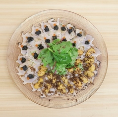 地元の旬の食材を使った一品