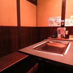 個室席をご用意している当店は、大切な方との記念日や誕生日、会食や接待などに最適です♪あたたかい照明が灯る落ち着いた雰囲気の中で、周りを気にせずゆったりとお過ごしいただけます。ぜひお気軽にご来店くださいませ！