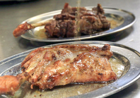 各地の名物鶏料理が楽しめるお店です◎