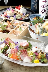 春は山菜や貝・夏は鮎やはも・秋は松茸・秋刀魚・冬は白子・あん肝・ふぐ等