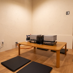 家族とのお食事にぴったりな4名様掛けのテーブル席が2つご用意されています！アットホームな雰囲気の中で、料理を楽しみながら、特別な時間を過ごすことができます☆