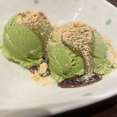 抹茶アイスと黄な粉の黒蜜かけ